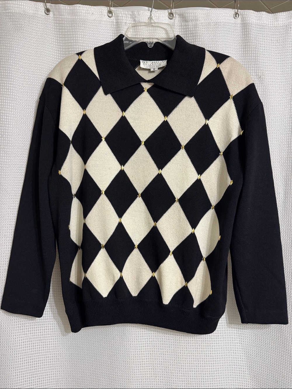 EC ST. JOHN COLLECTION By Marie Gray long sleeve sweater. Size M